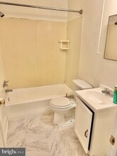 Building Photo - 27 W Main St