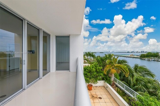 Foto del edificio - 7929 West Dr