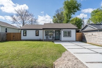 Building Photo - 810 Jerry St