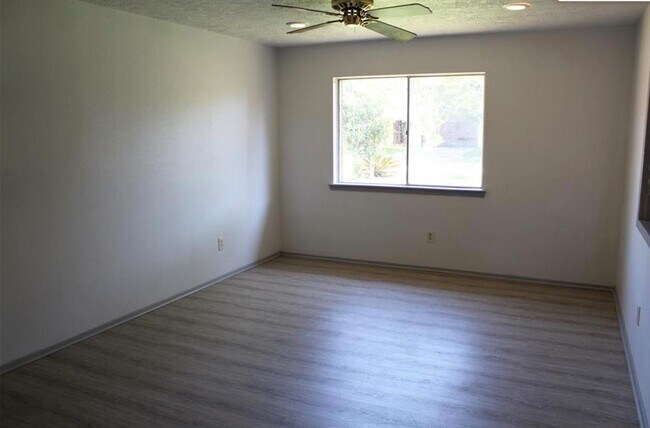 Building Photo - 2718 Quiet Meadows Dr