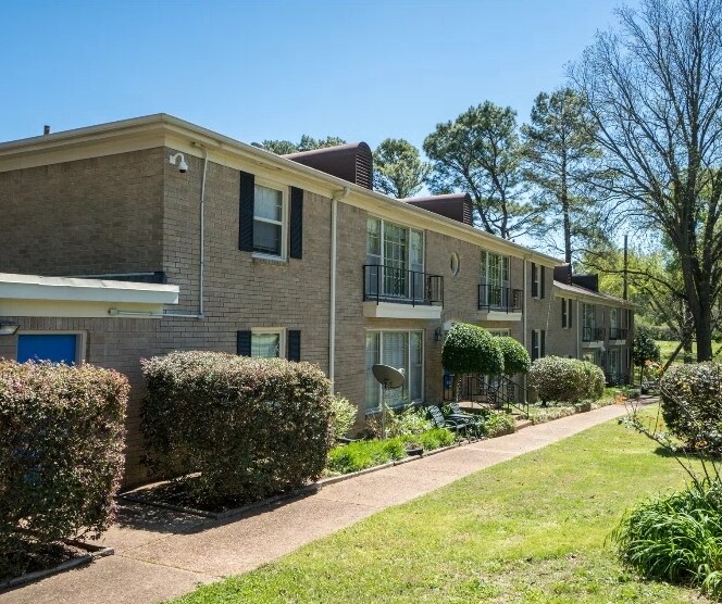 Chickasaw at the Greenline Apartments 371 N Highland St Memphis, TN