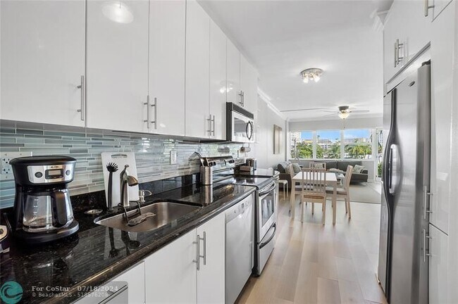 Foto del edificio - 3250 NE 28th St