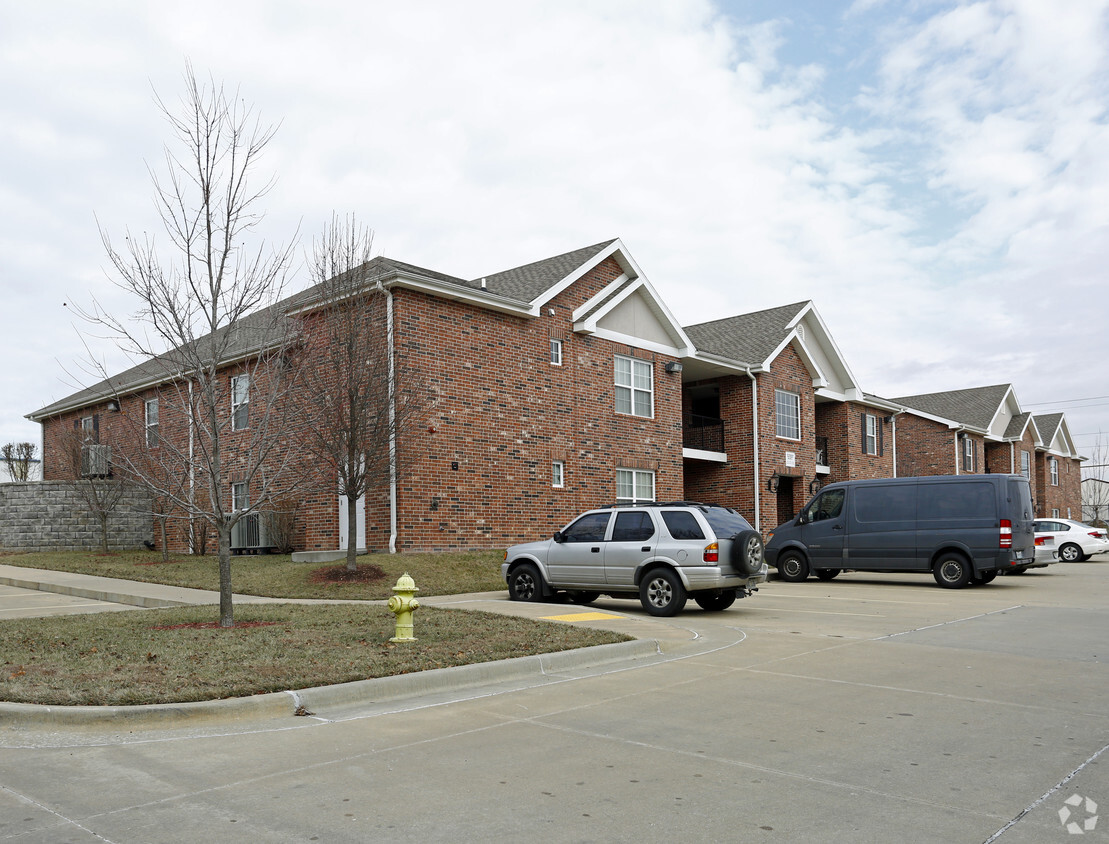 Primary Photo - Heatherwood Apartments