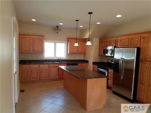 Foto del edificio - 618 Ridge Rd