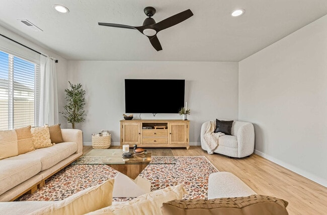 Building Photo - 5302 E Burnte Peak St