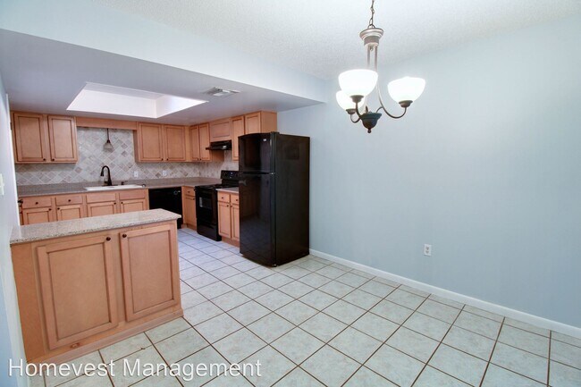 Building Photo - 3 br, 2 bath House - 1455 Oak Place