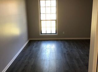 Building Photo - Beautifully Renovated 3 Bedroom 2 Bath Hou...