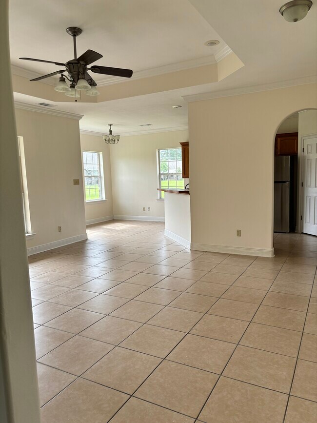Building Photo - 289 Marle Lp