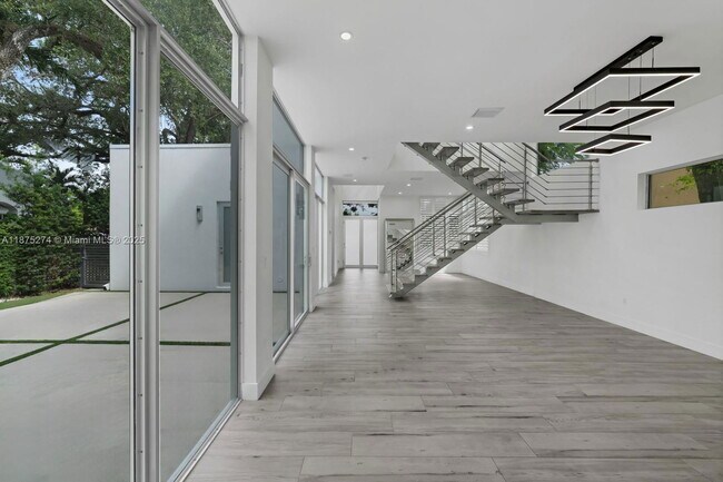 Foto del edificio - 5720 SW 24th St