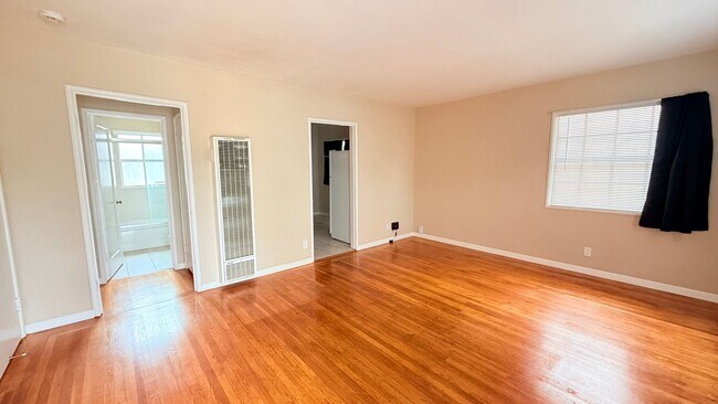 Foto del edificio - 472-474 Taylor Avenue