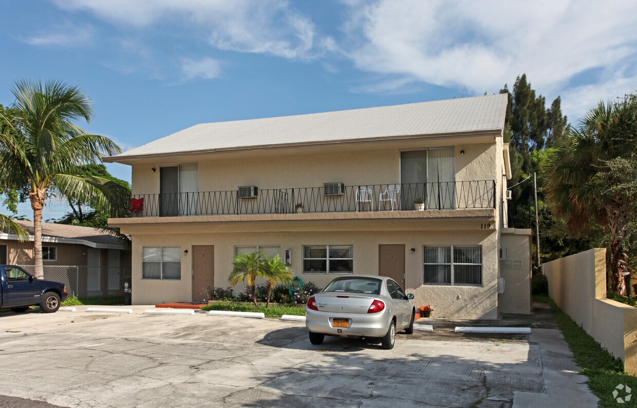 Foto principal - 119 NW 43rd Ct