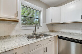 Building Photo - 1511 Broadmoor Dr