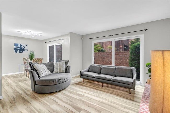 Photo - 2262 Pernoshal Ct Townhome