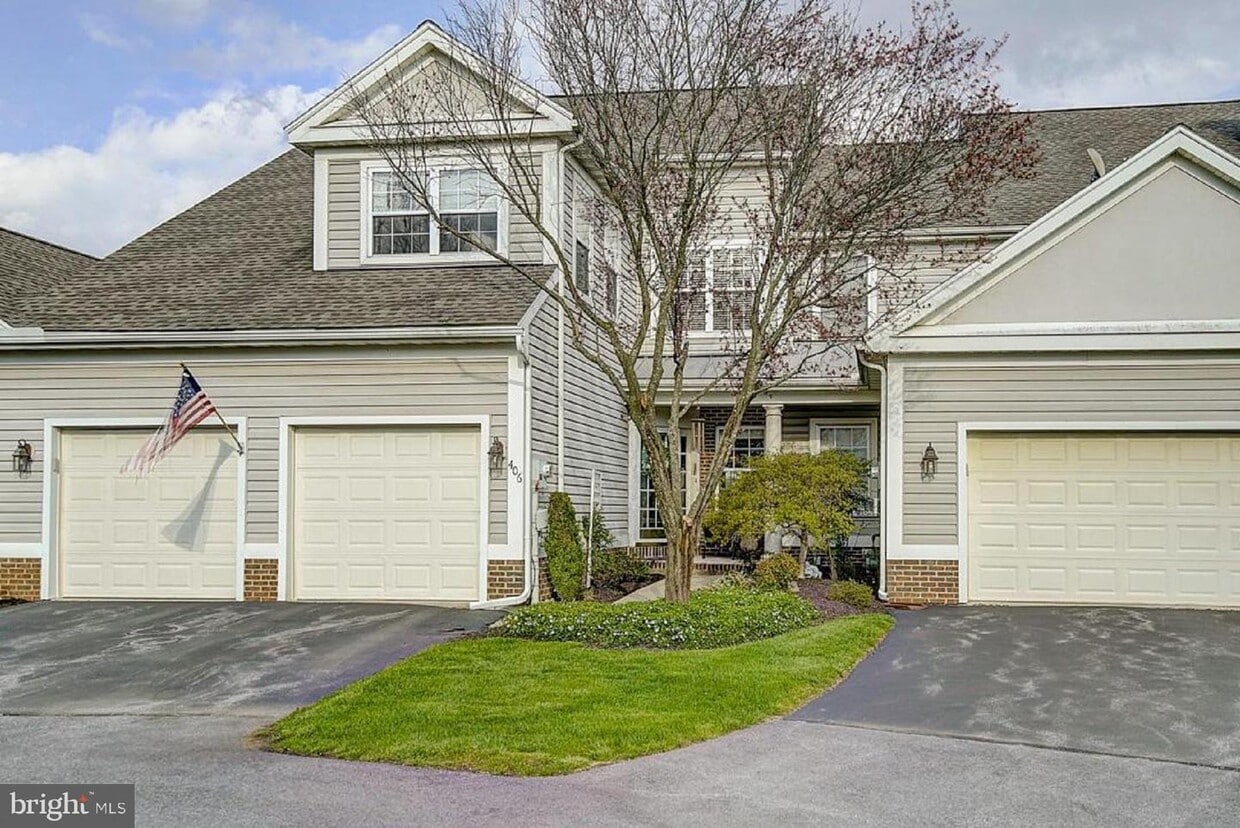 Primary Photo - 406 Oak Hill Ln