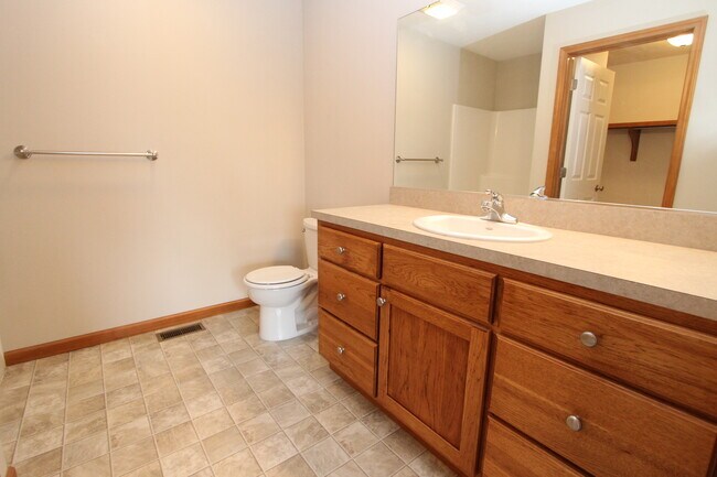 Foto del edificio - LIMITED TIME - FIRST MONTH RENT & HOA FREE...