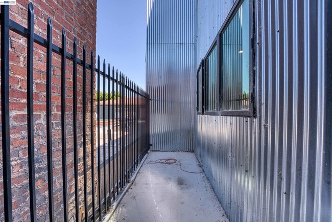 Building Photo - 4202 Telegraph Ave