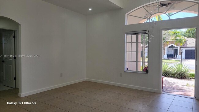 Foto del edificio - 1019 NE 35th Ave