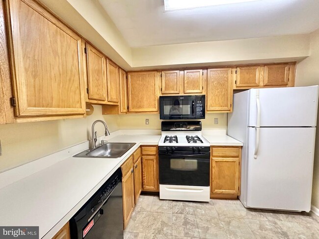 Building Photo - 308 Trinity Ct