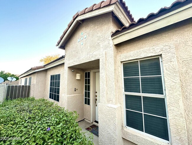 Foto del edificio - 4256 E Chaparosa Way