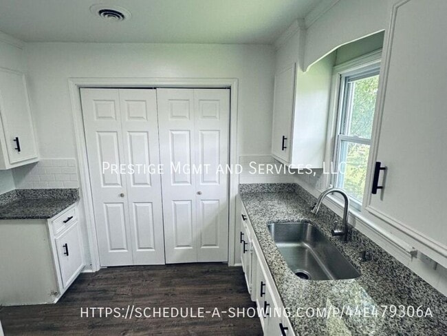 Foto del edificio - 317 Devonwood Ct