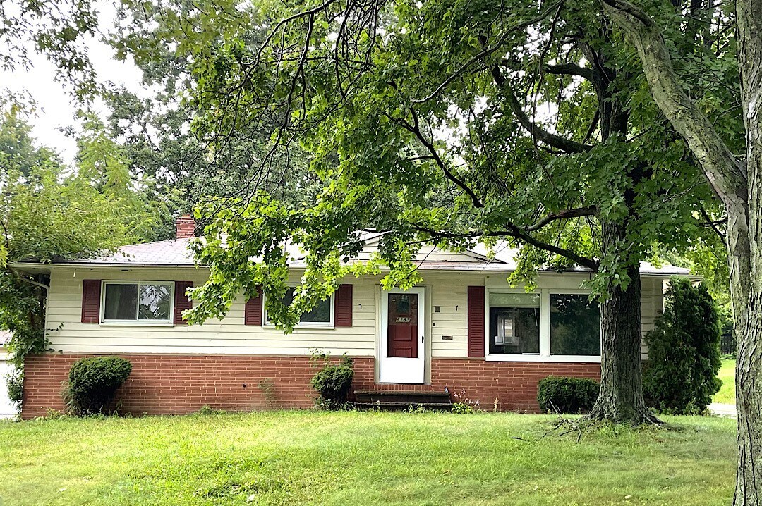 8185 Green Dr, Garfield Heights, OH 44125 House Rental in Garfield