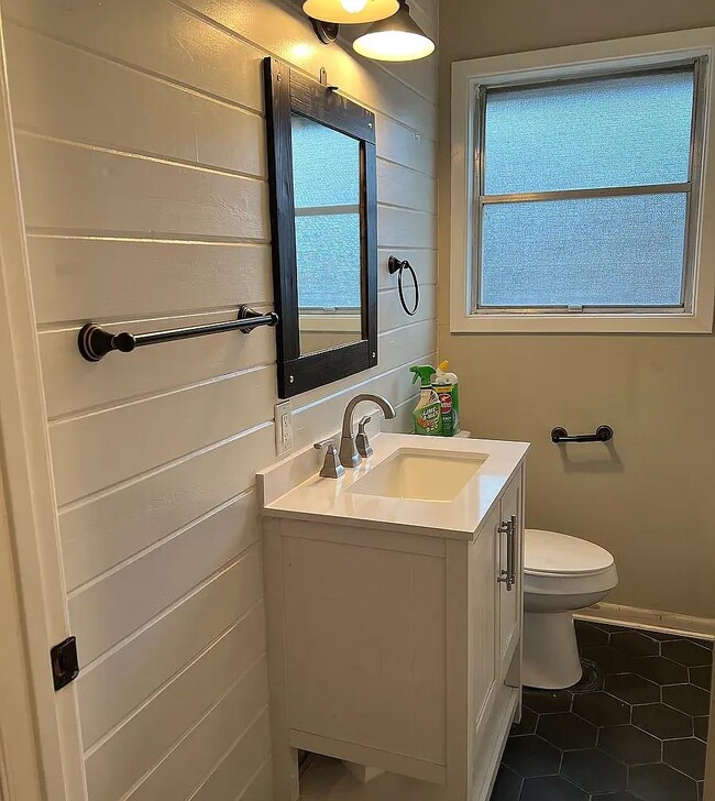 Building Photo - 4109 Parkway Dr