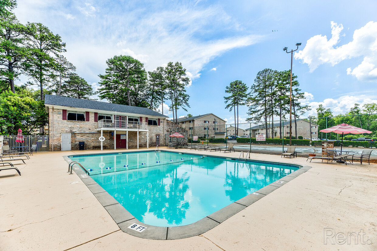 Foto principal - Crown Pointe Apartment Homes