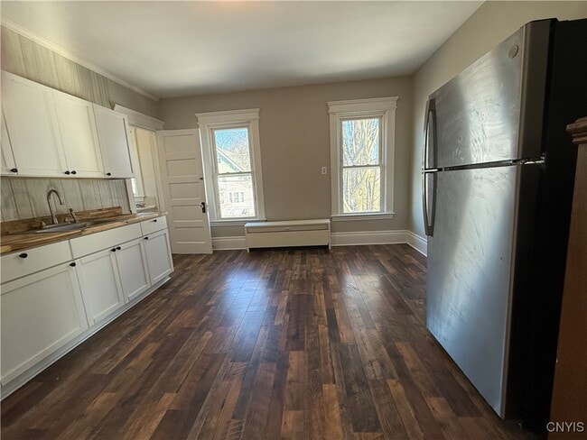 Building Photo - 301 Griffiths St