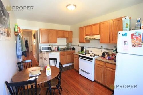 Primary Photo - 123 Brook St