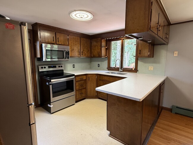 Building Photo - 73 Driscoll Dr