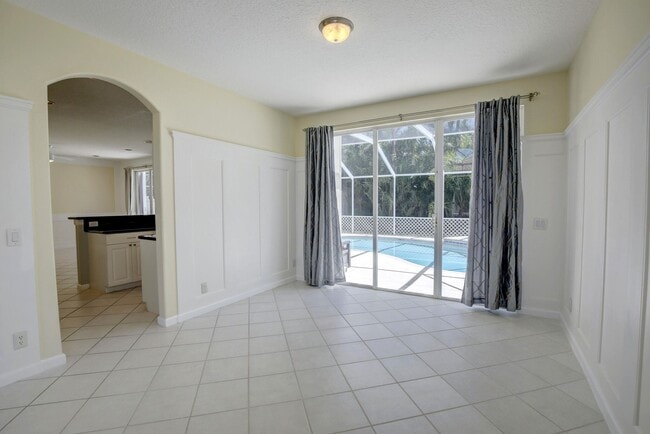 Foto del edificio - 7715 Colony Lake Dr