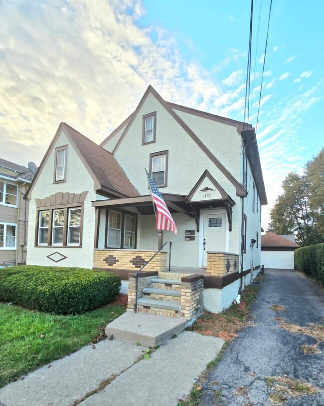 Building Photo - 1803 Tracy St
