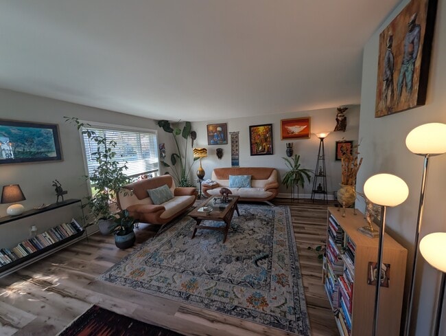 Building Photo - 633 Red Patch Ave