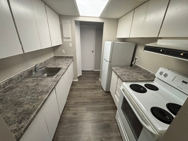 Building Photo - 457 Albert St