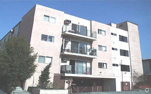Building Photo - 123 N Mariposa Ave