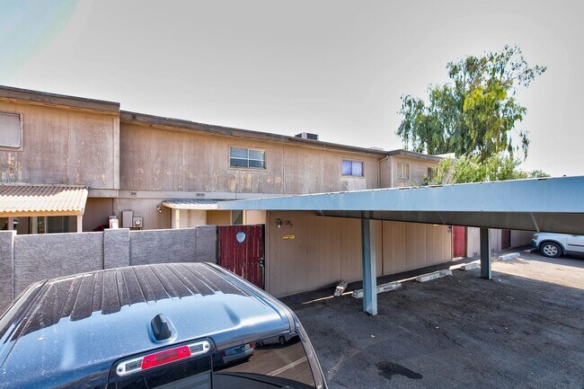 Foto del edificio - Great 3 bedroom, 2.5 bathroom Located in G...