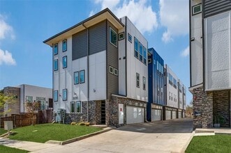 Building Photo - 2235 Lovedale Ave