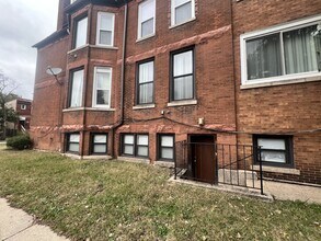 Building Photo - 2701 E 75th Pl