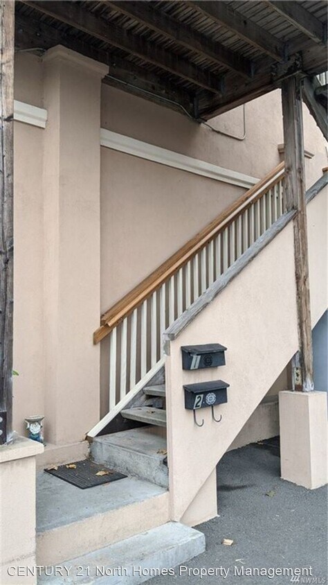 Foto principal - 2 br, 1 bath House - 830 2nd St #2