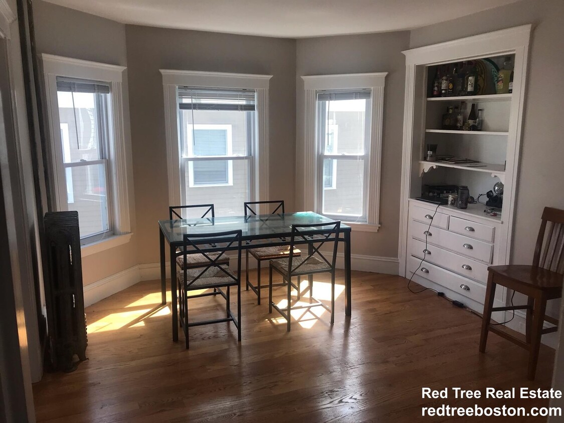 Primary Photo - 129 Brooks St