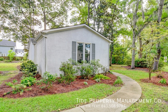 Building Photo - 987 Harbor Oaks Dr