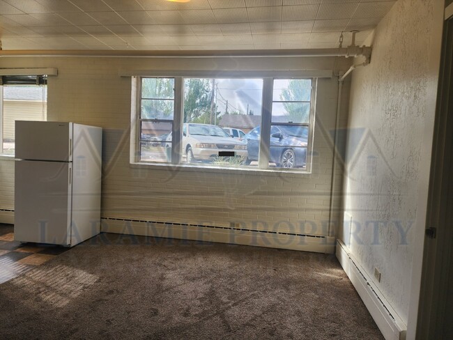 Building Photo - Studio Apartment close to University of Wy...