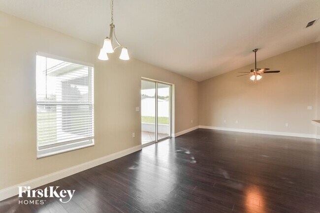Foto del edificio - 6016 Live Oak Dr