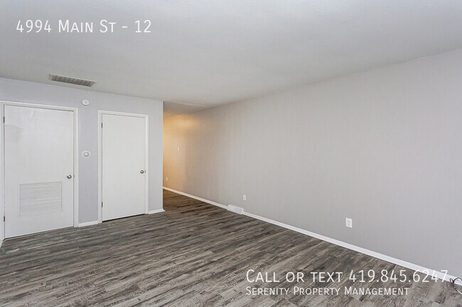 Foto del edificio - 4994 Main St