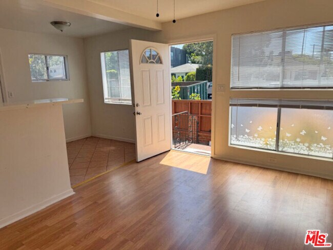 Foto del edificio - 407 Venice Blvd.