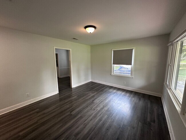 Building Photo - Lovely Two Bedroom Home in Hemby Acres!