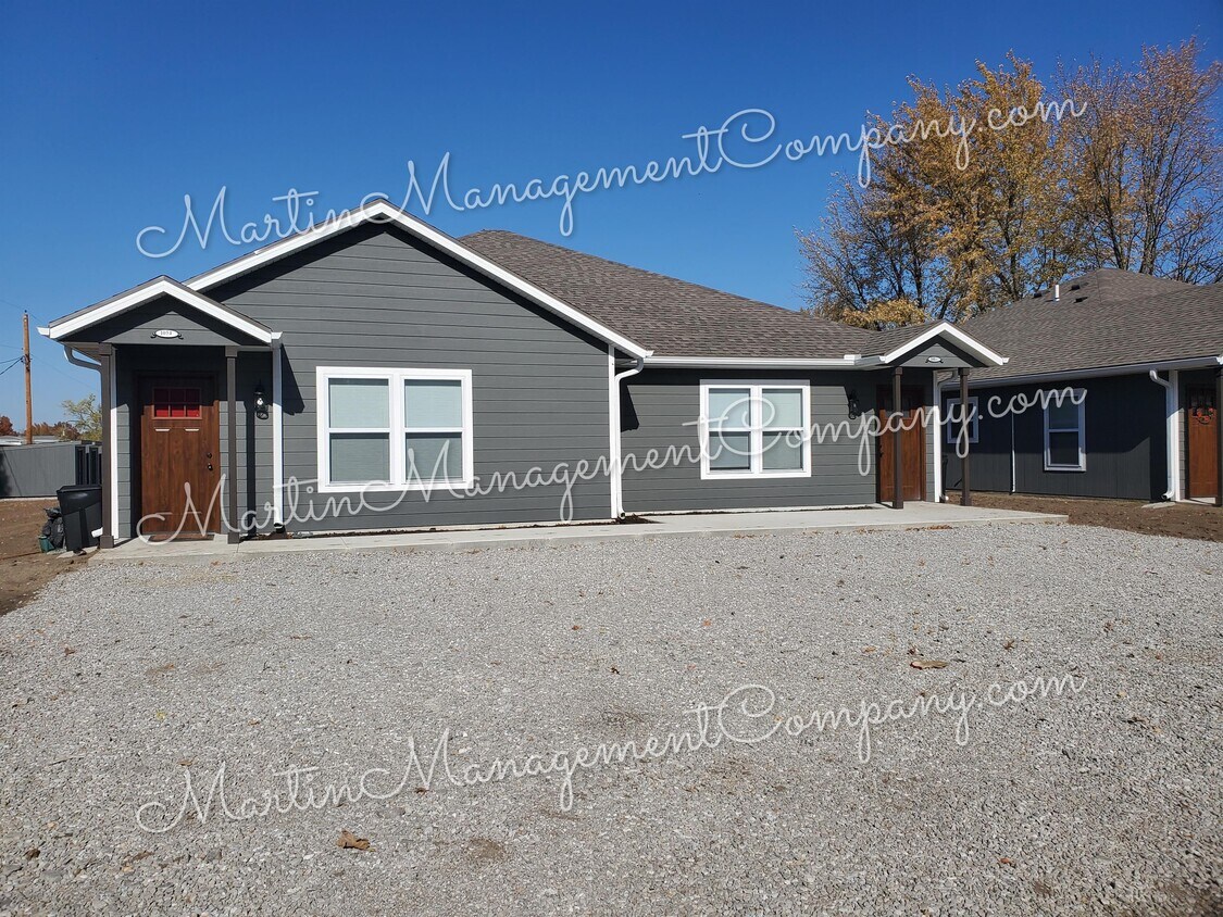 107 E Franklin St, Green Ridge, MO 65332 Townhome Rentals in Green