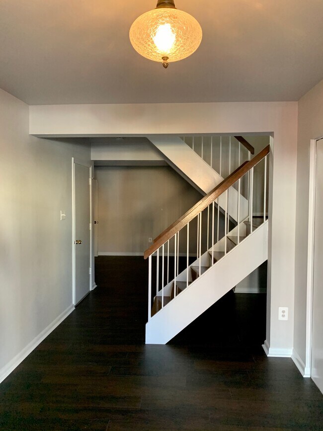 Building Photo - 3048 Mission Square Dr