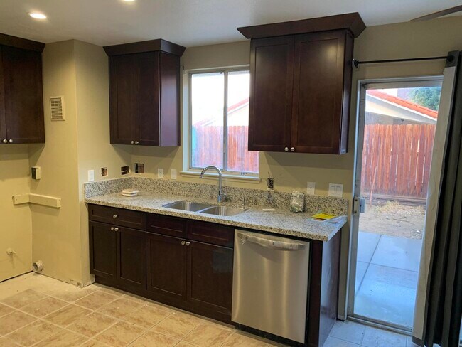 Building Photo - 52900 Avenida Navarro