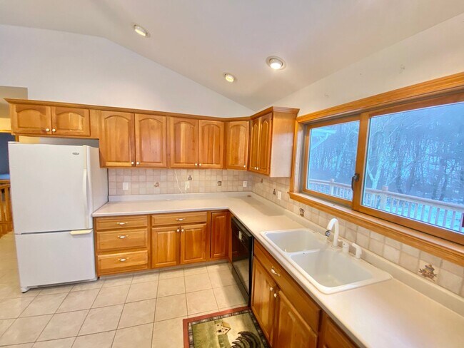 Building Photo - 2 Bedroom 2 Bathroom House Williston VT Av...